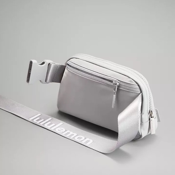 NEW Lululemon Everywhere Belt Bag 1L Color Silver Drop/White - Picture 6 of 10